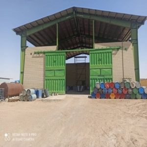 شرکت کویر شیمی واقع در استان اصفهان در سال 1383 در زمینی به مساحت متر 4000مربع در شهرک صنعتی سجزی با همکاری و حضور متخصصین مجرب و با سابقه ای بیش از ده سال دانش فنی در امر تولید و مشاوره ،احداث گردید.